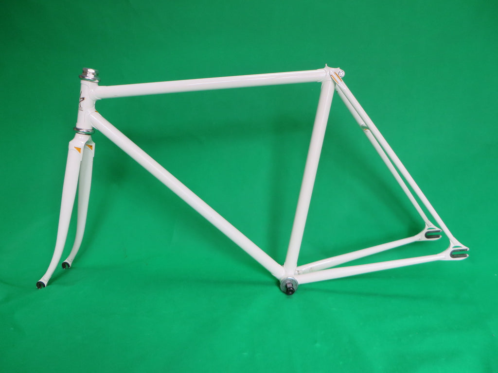 Makino  // White // 50.5cm