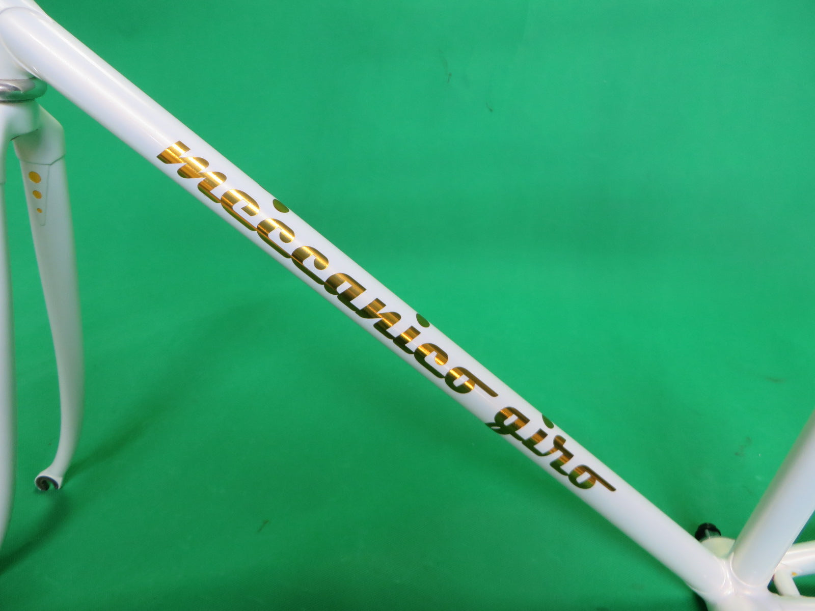 GIRO // White // 53.5cm – NJS EXPORT