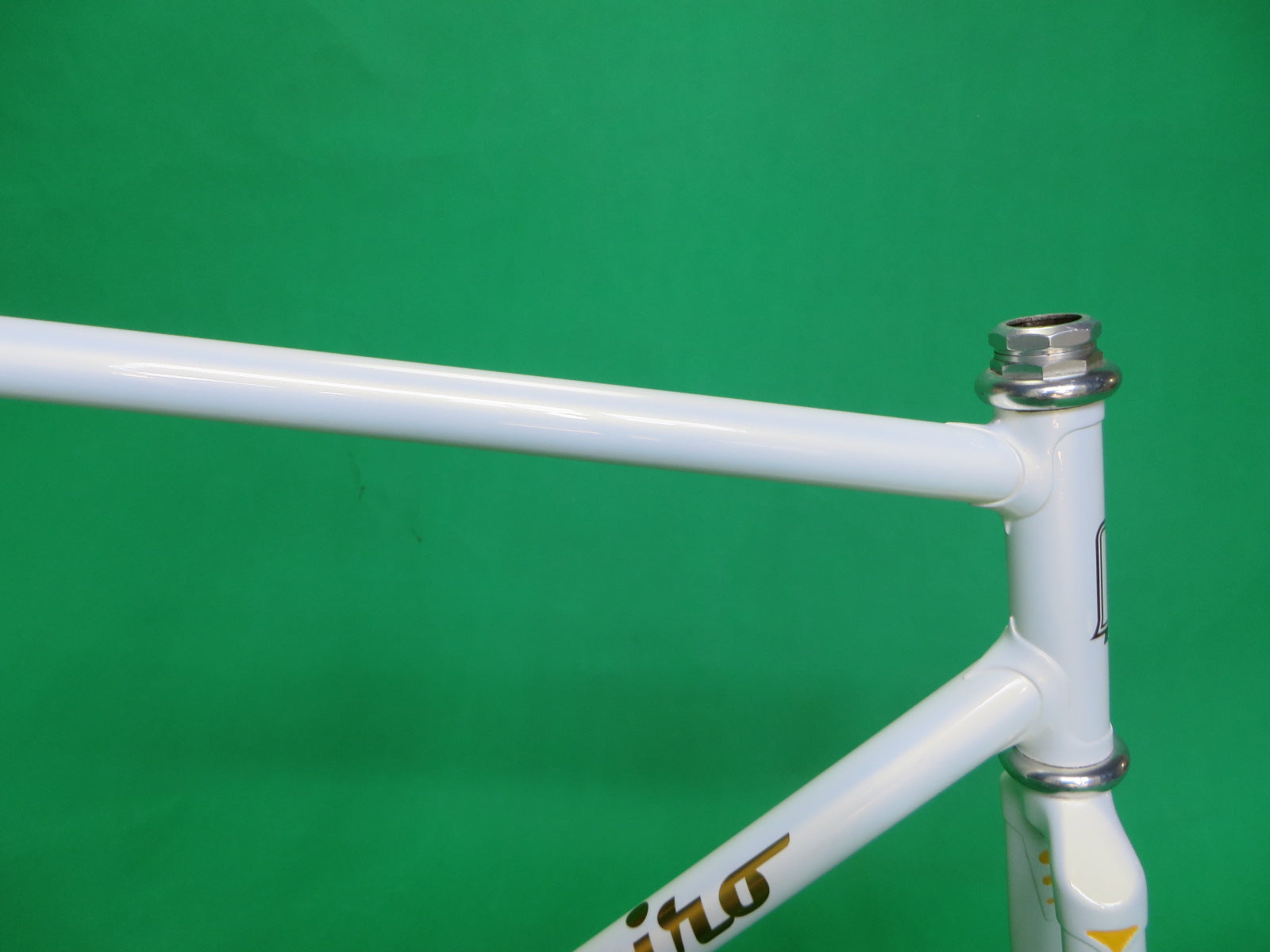 GIRO // White // 53.5cm – NJS EXPORT
