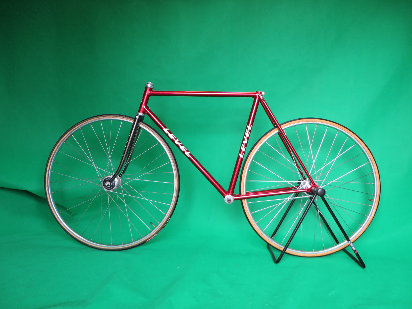 LEVEL // Candy Black & Red // 53.5cm – NJS EXPORT