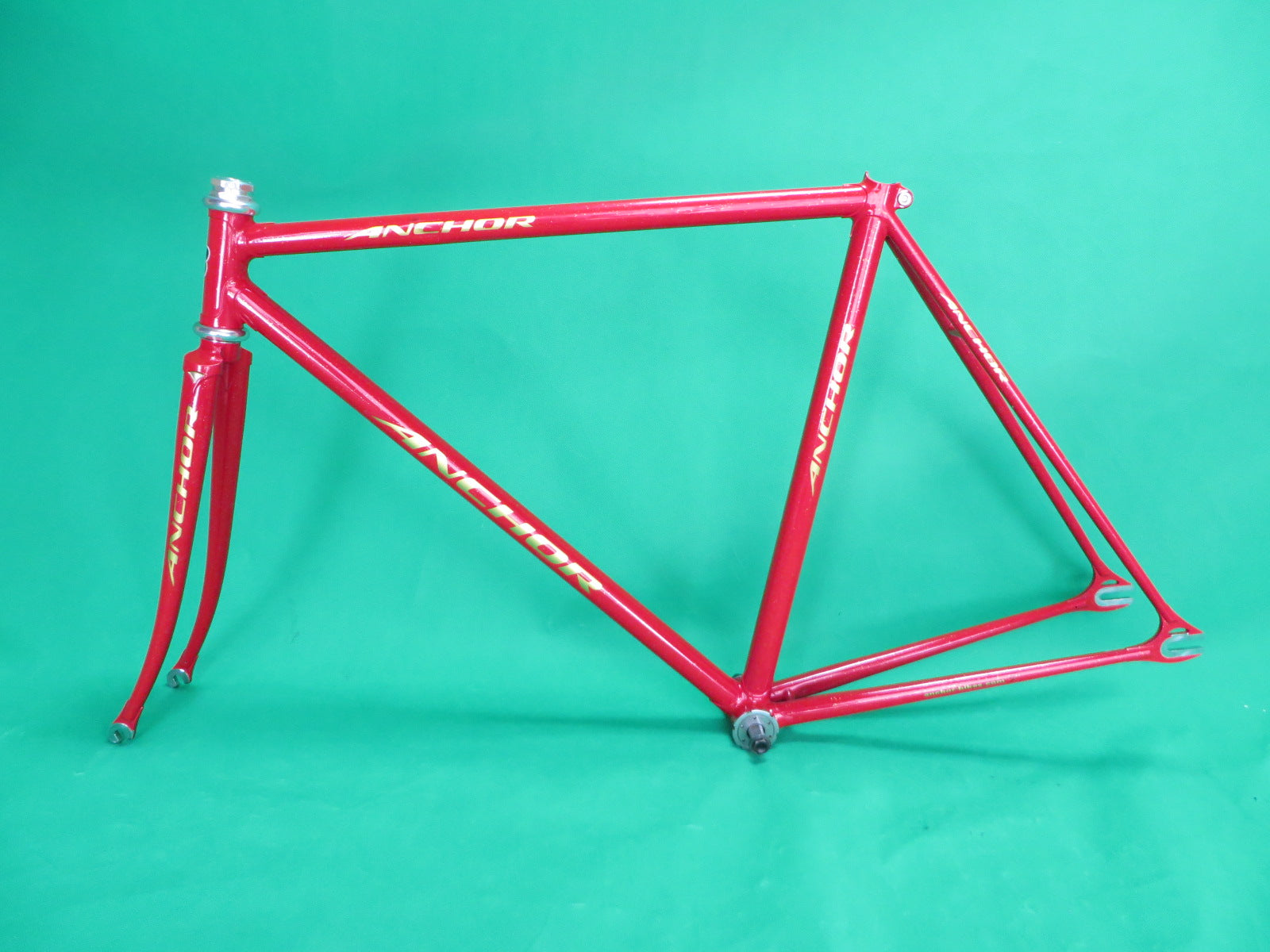 Anchor // Red with gold flake // 50.5cm