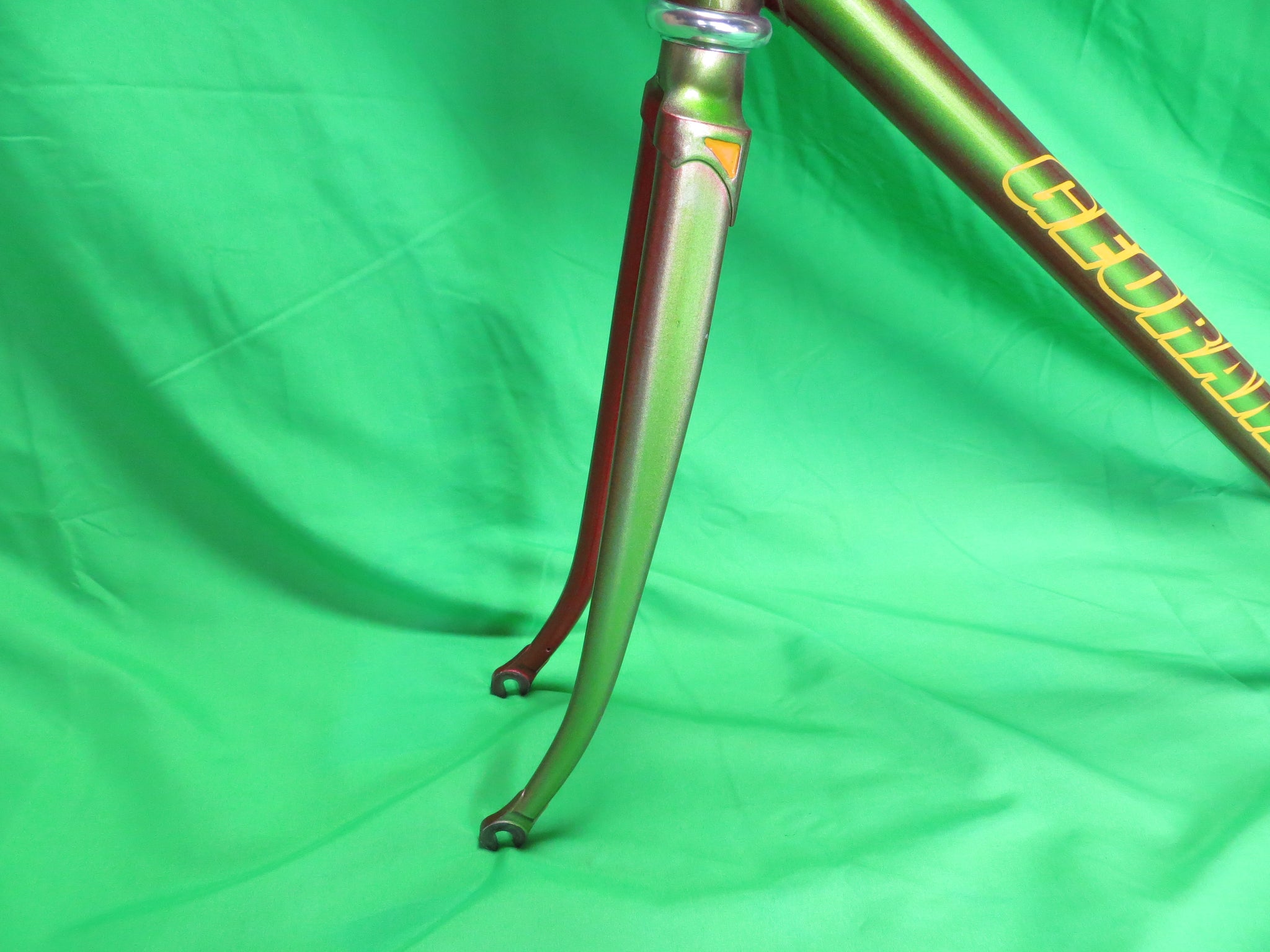 GEORAMA // Red Green Metallic Two Tone // 50cm – NJS EXPORT