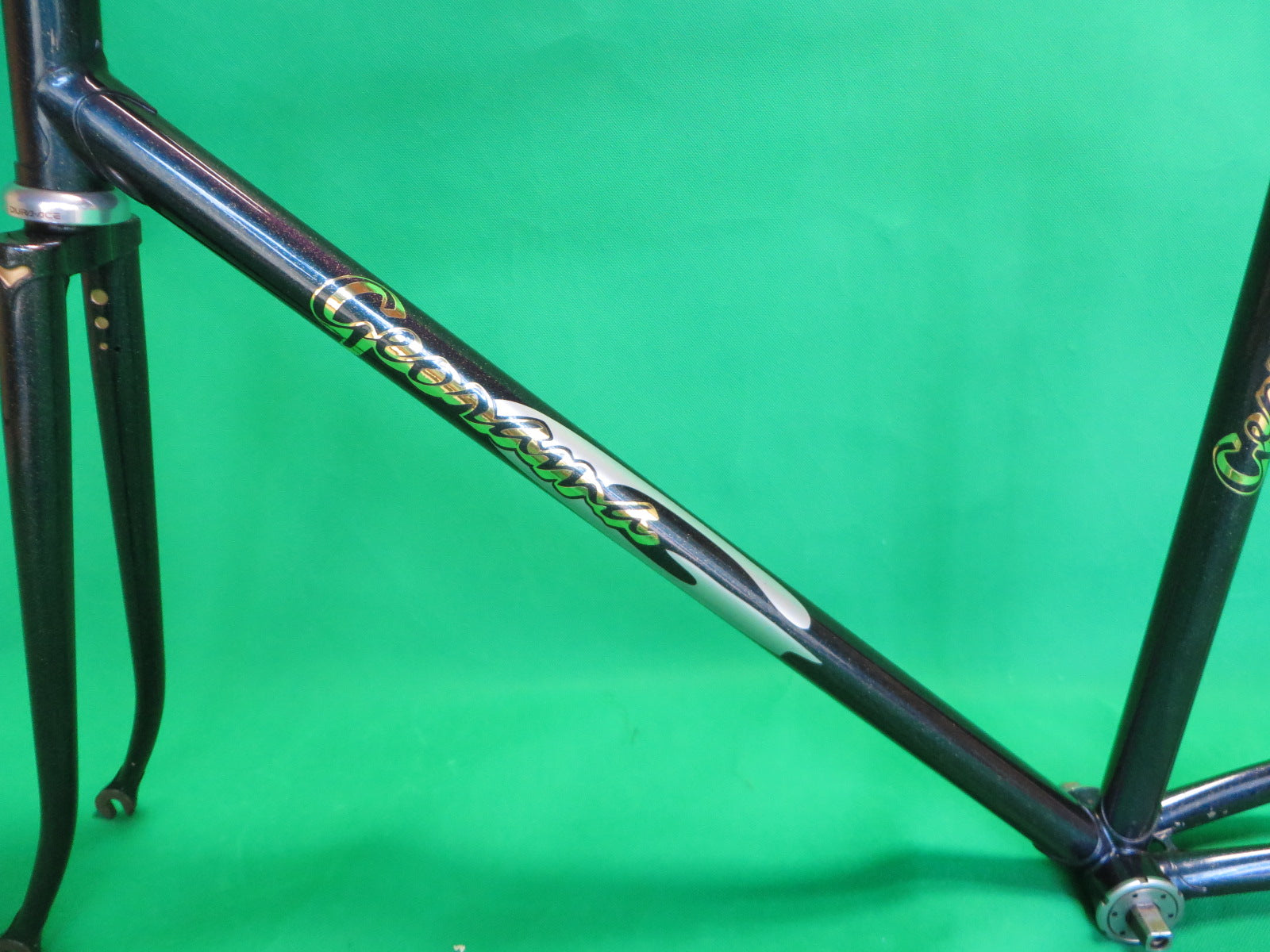 GEORAMA // Maziora with fine gold flake // 52cm – NJS EXPORT