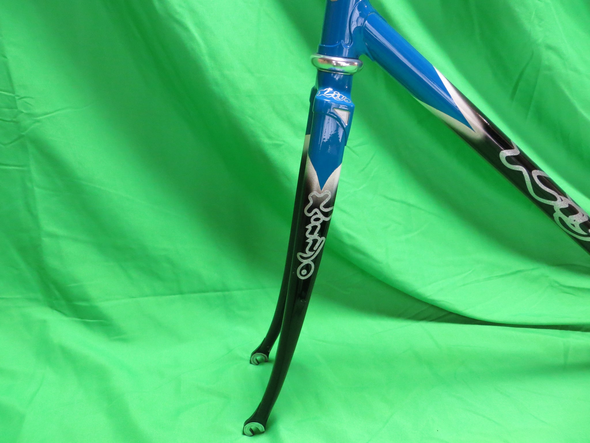 Kiyo Miyazawa // Black Blue White Tricolor // 52cm – NJS EXPORT