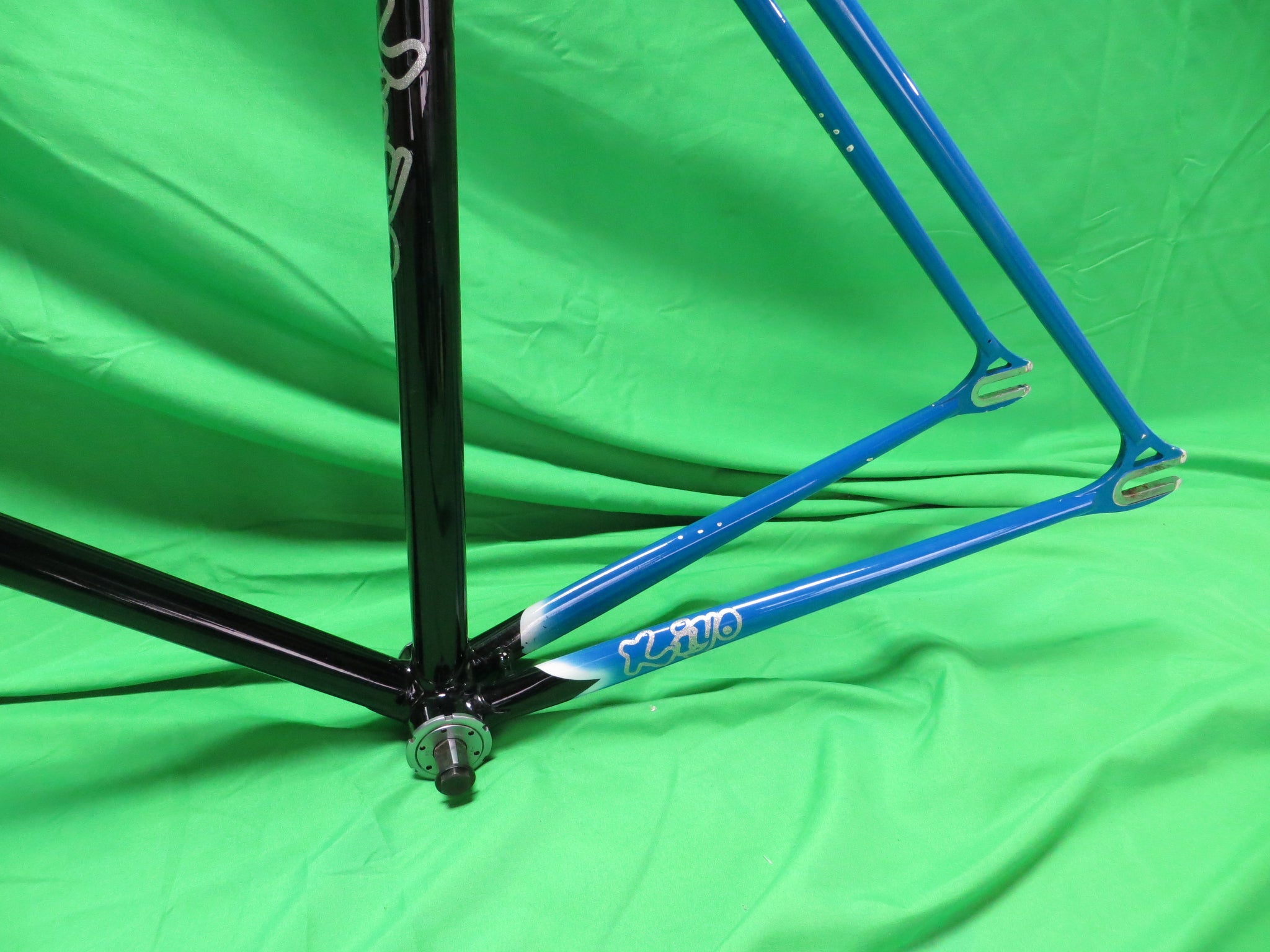Kiyo Miyazawa // Black Blue White Tricolor // 52cm – NJS EXPORT