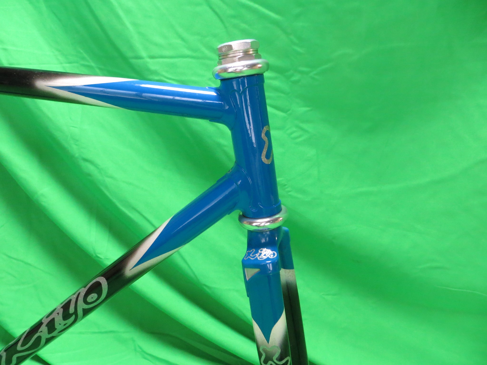 Kiyo Miyazawa // Black Blue White Tricolor // 52cm – NJS EXPORT