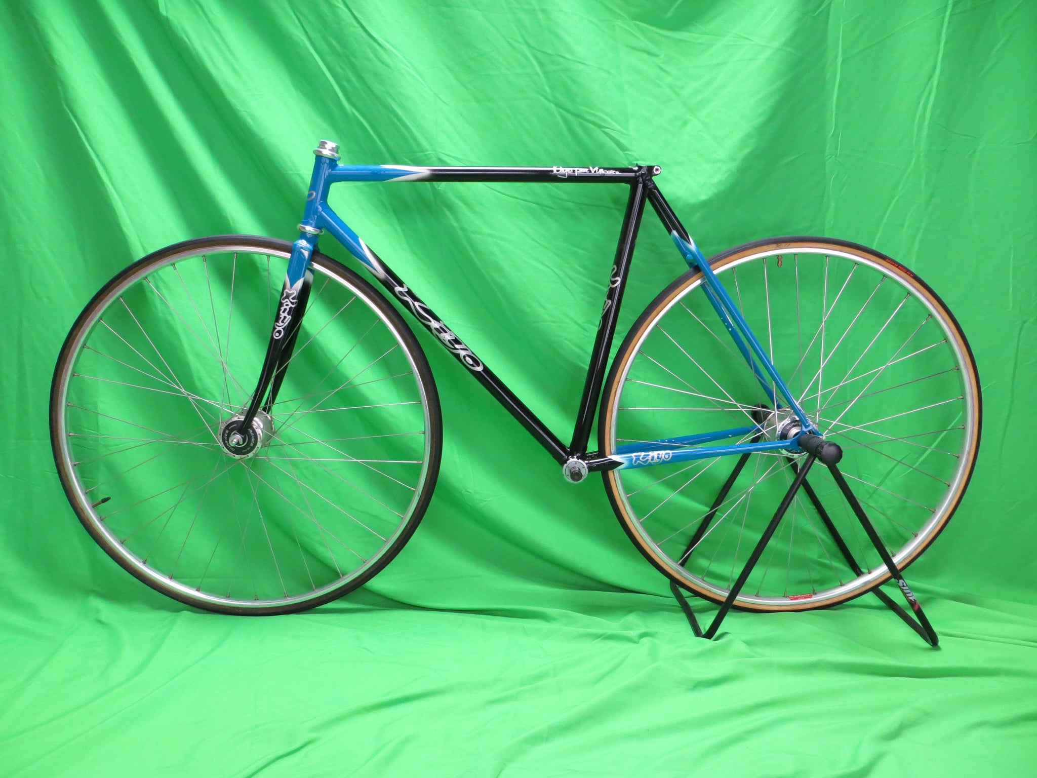 Kiyo Miyazawa // Black Blue White Tricolor // 52cm – NJS EXPORT